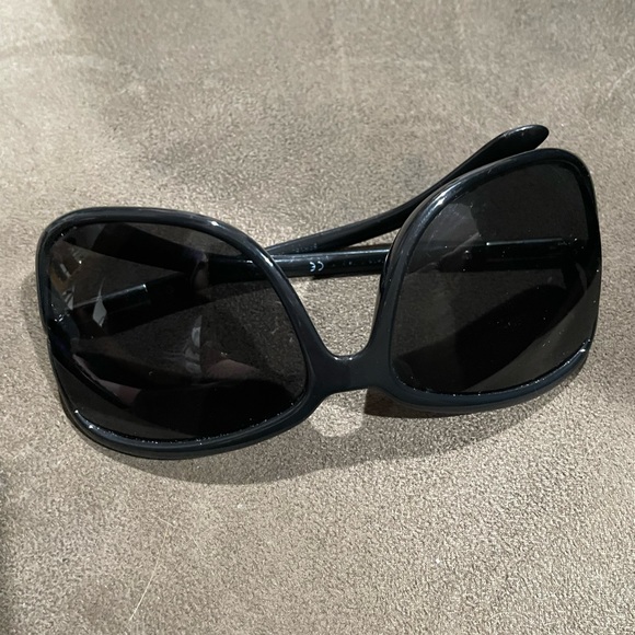 Prada sunglasses - Picture 4 of 5